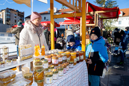 praznični sejem in prihod dedka mraza (37)